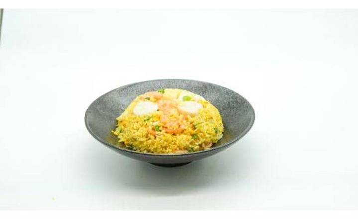 H8. Seafood with Pineapple Fried Rice 菠蘿海鮮炒飯